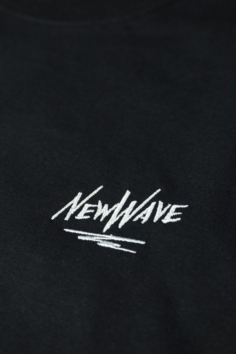 00_ZOOM_NewWave_T_black_hoch-768x1152.jpg