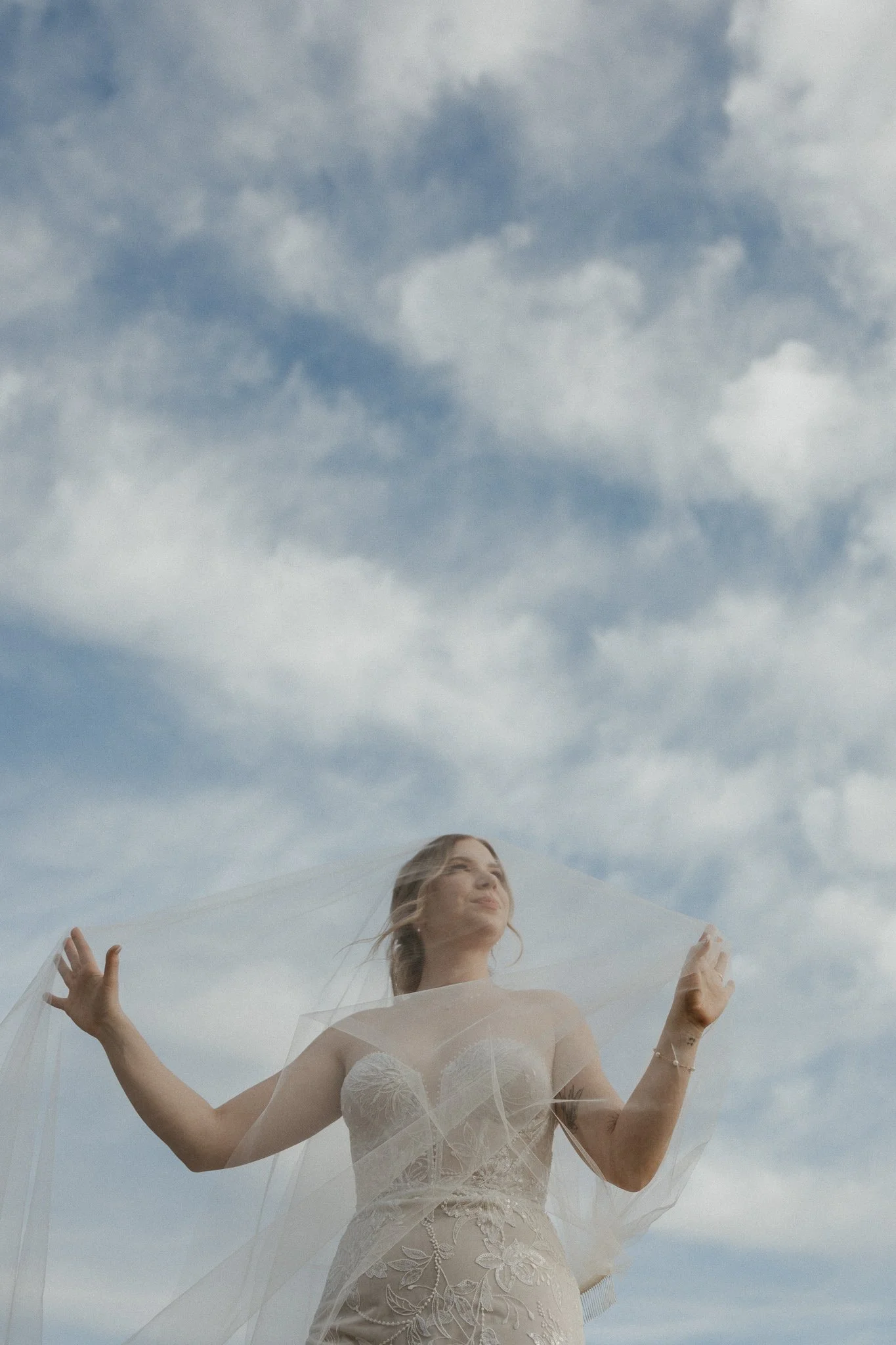 Bride under the veil photo.