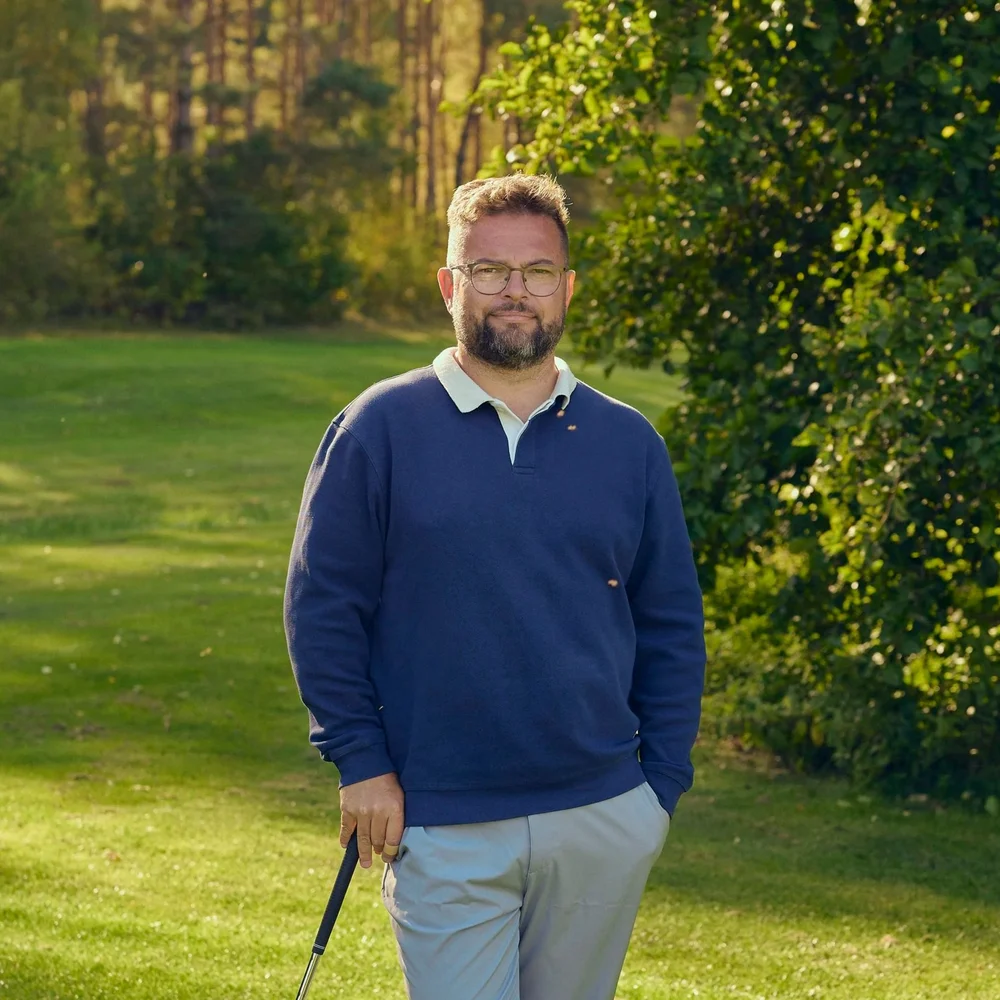 Trener Budaj na polu golfowym