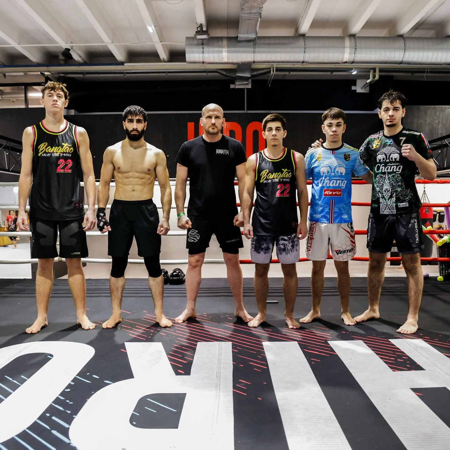 Spotlight on our Thai Newcomers 🔥
Diesen Samstag steigen 5 Athleten aus unserem Thaibox Kader in den Ring @newcomer.road2vendetta 

Mit dabei sind Coach Marco @marcofidanzia mit seinen Sportlern @yusuf.cft3 @adam.dudajew @yqkien @emin.lsnc @israelow