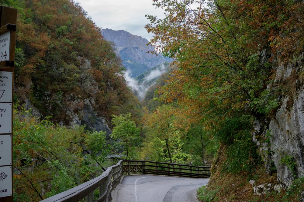  Fra slutningen af rundturen i Tolmin Gorges. Man skulle næsten tro det var efterår. 