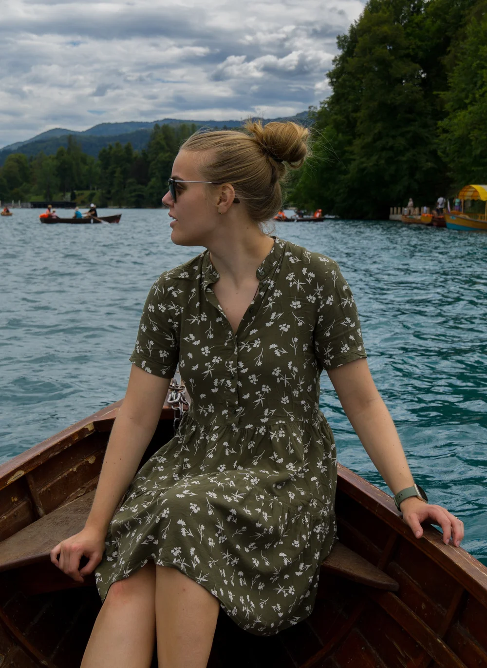  Mig, der er igang med at få et Instagram-billede i vores lille robåd.  