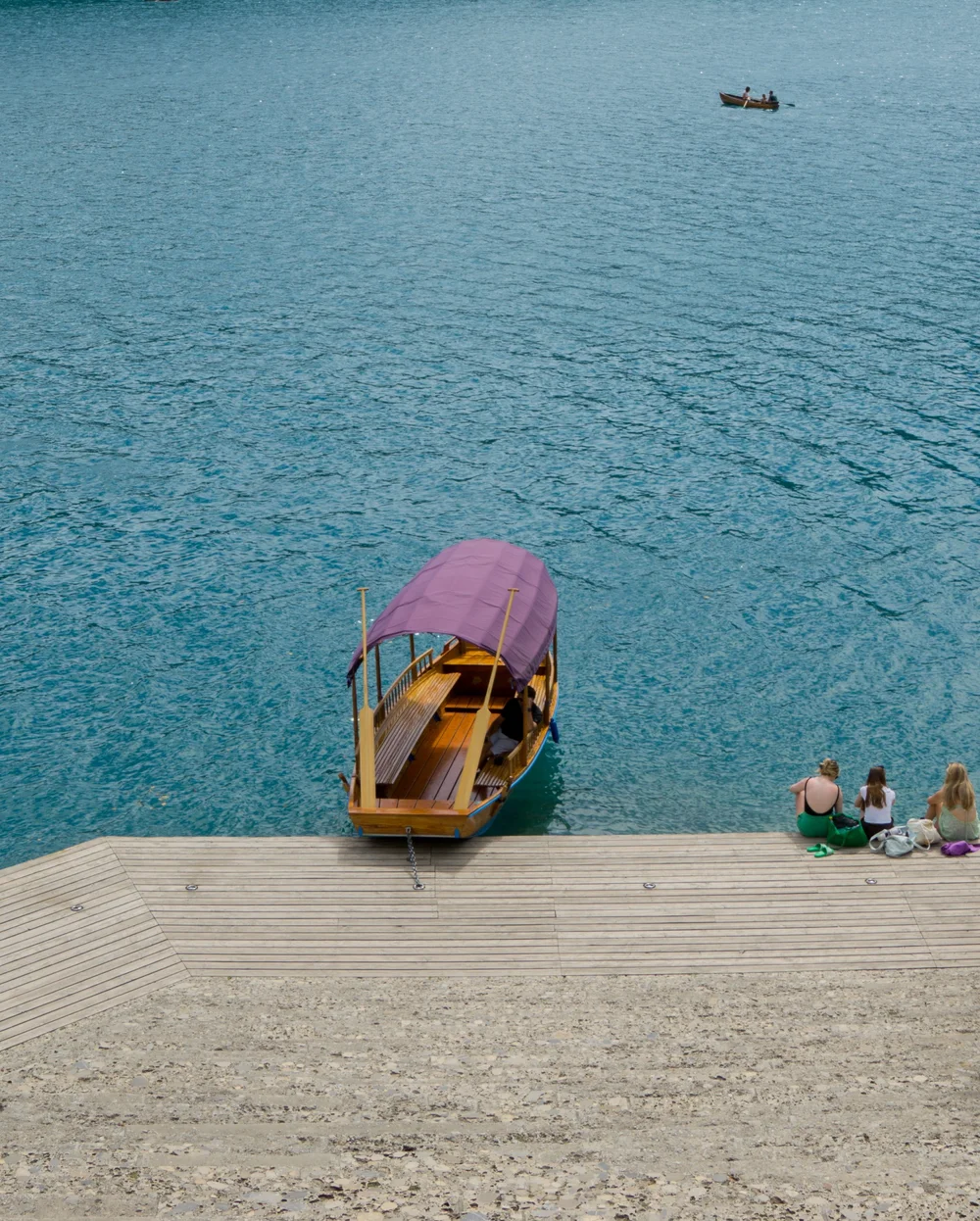  En af de små gruppebåde man kan tage i stedet for selv at sejle.  
