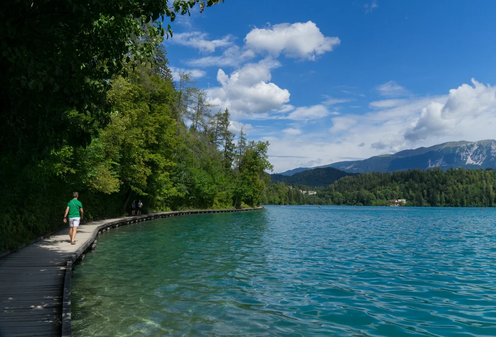  På tur rundt om søen.  