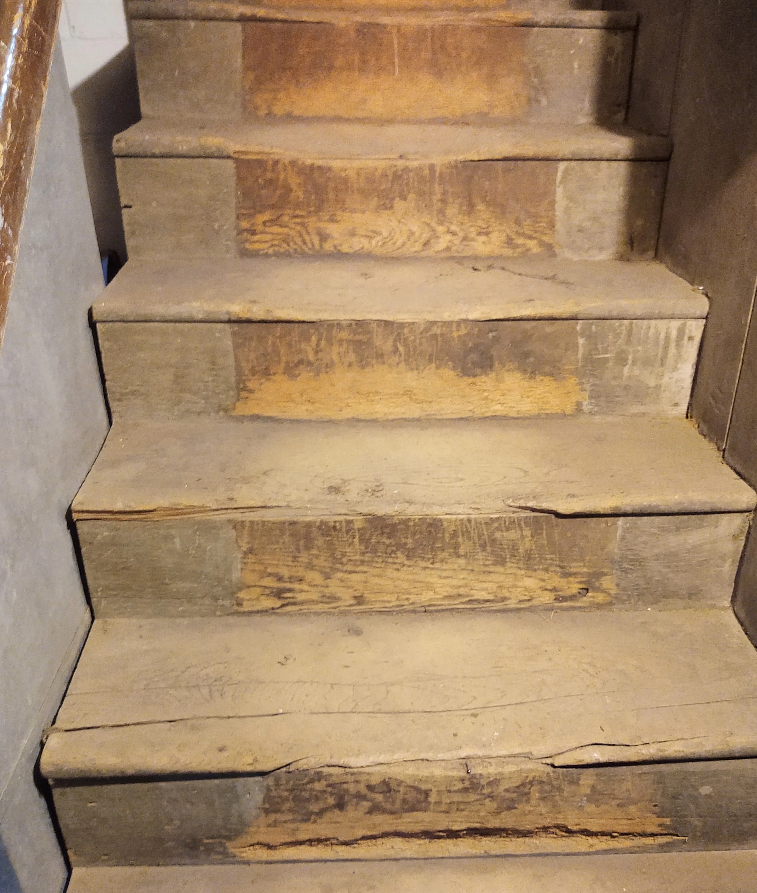 Basement stair.jpg