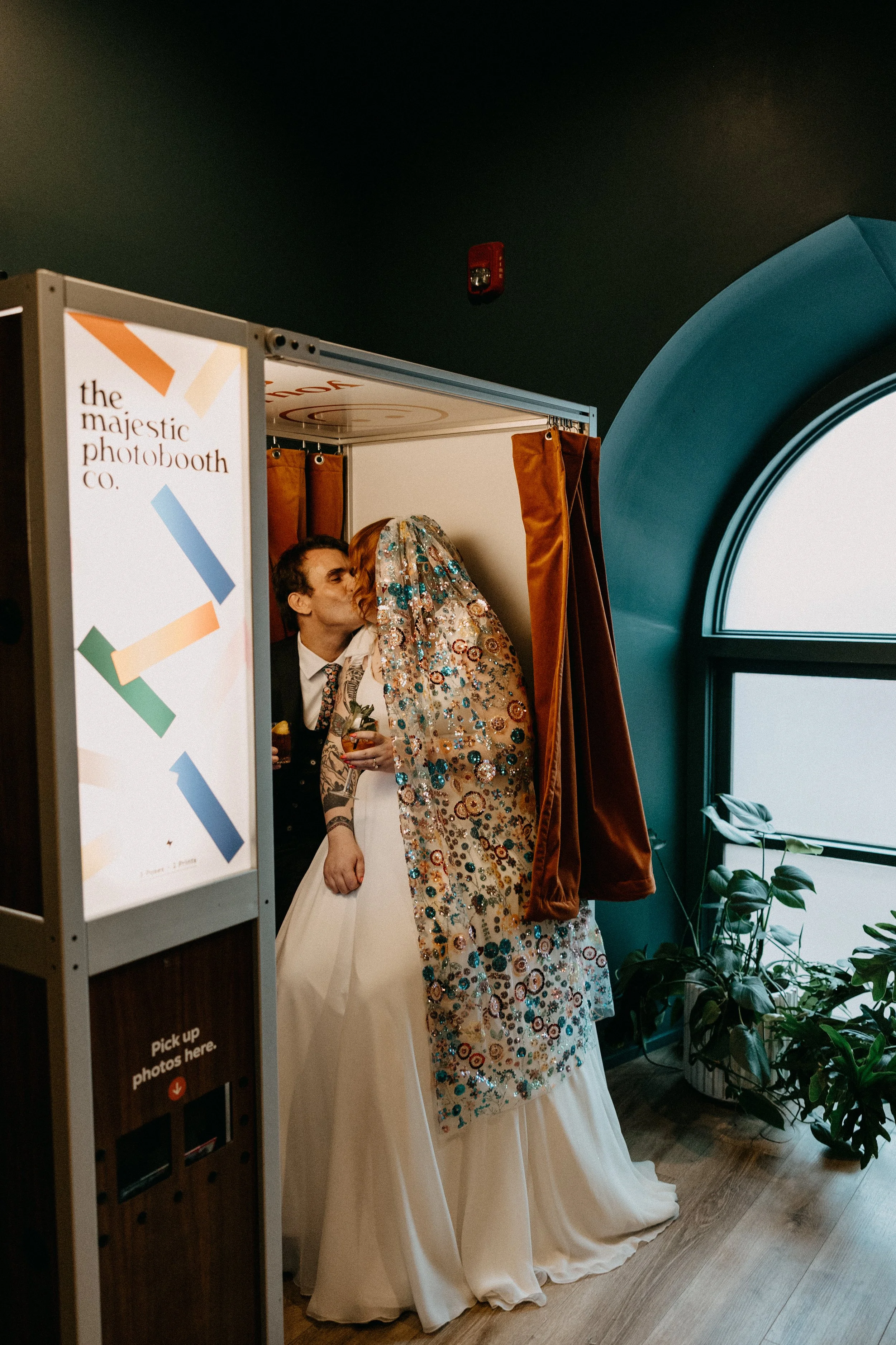 Hannah &amp; Chris: A Colorful Ode to Nostalgia and Retro Film