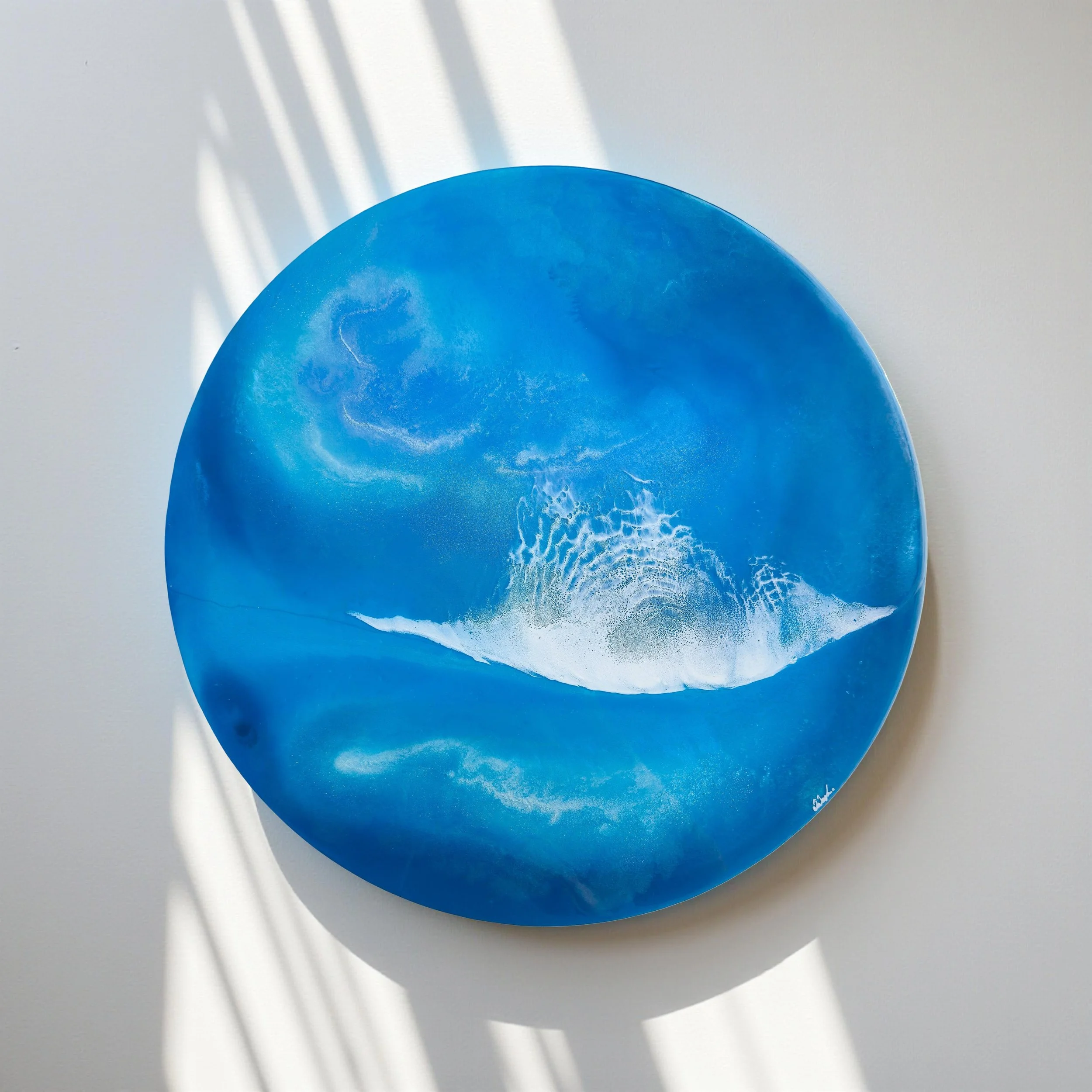 Round resin artwork featuring bright turquoise ocean water with curved white foam wave and detailed spray texture.