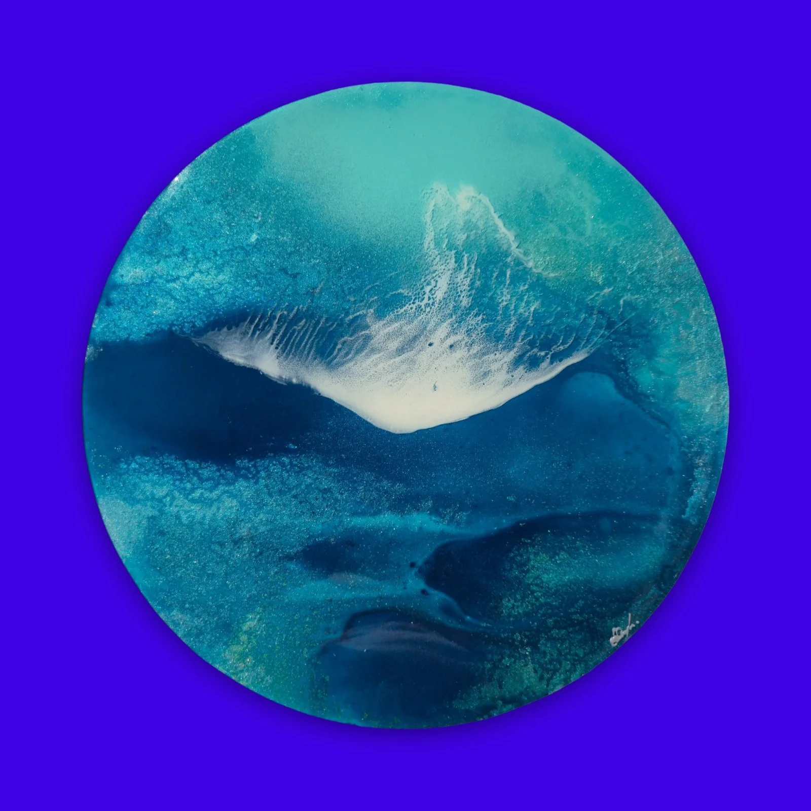 Easy Tide round resin artwork on a bright blue background. Aerial ocean composition in teal and navy.