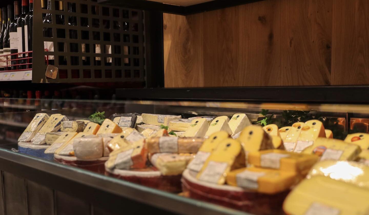 A taste of the good life! 

🧀🧀🧀
#versdatisonsding #cheese #cheeselover #lekkerensimpel #kaasplank