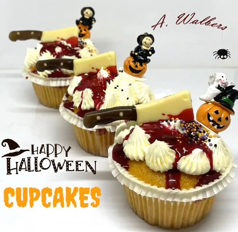 No tricks, just treats! 🎃👻

#versdatisonsding #cupcakes #lollypop #halloween #scary