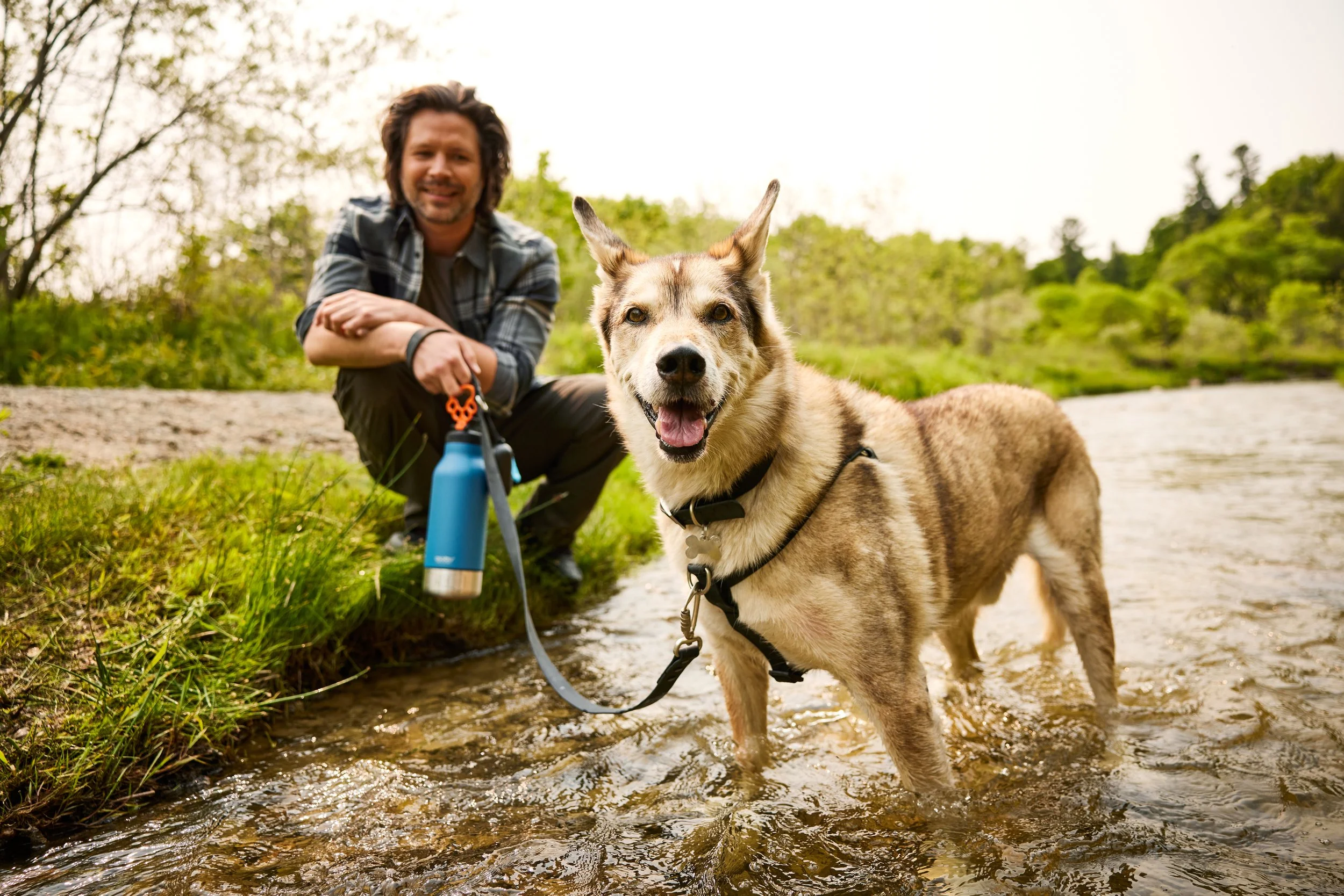 6858776_2025_Shoot 2_Walking_Lifestyle_723_a.jpg