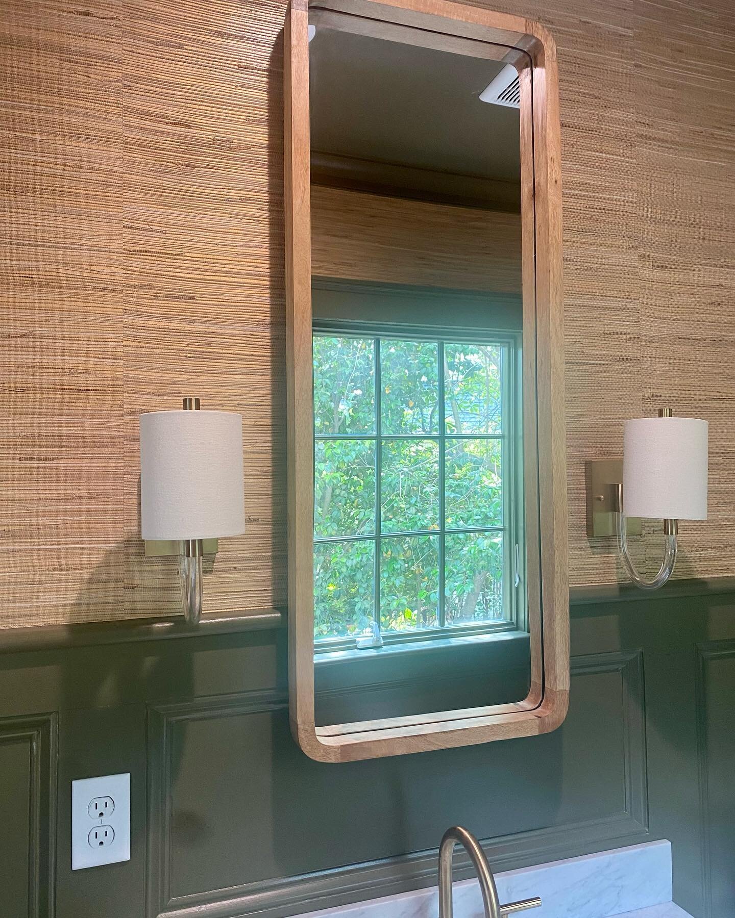 Capping off this beautiful powder room with the perfect mirror! #juliannecaseyinteriors #interiordesigner