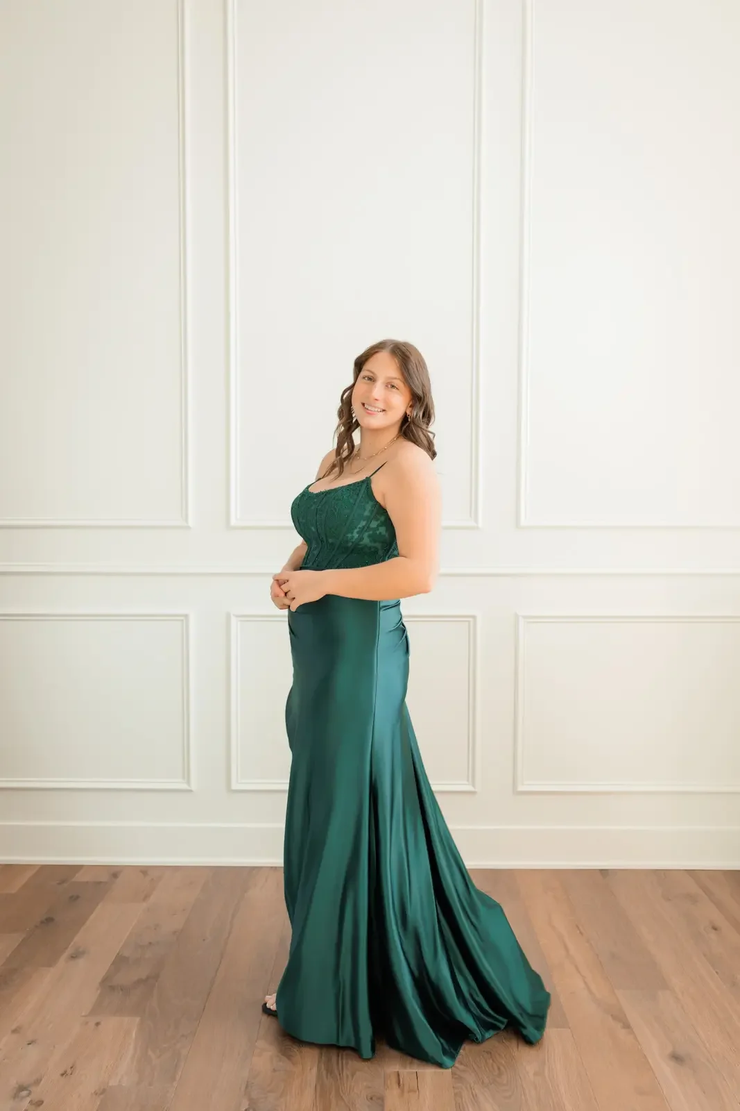 Senior girl wearing a long green prom dress.  Photo by Wendy Sorensen, a Des Moines senior photographer.