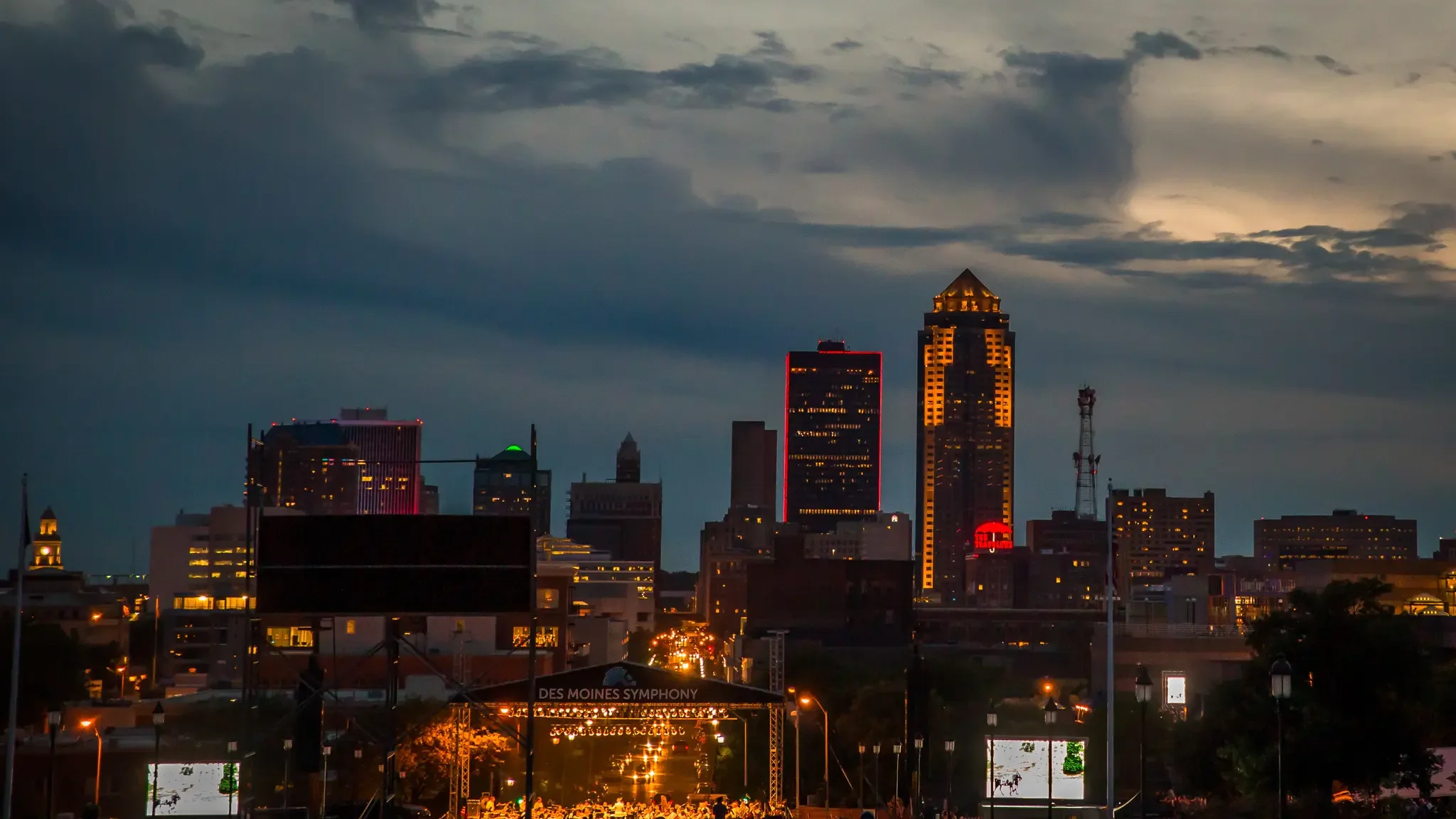 Des Moines skyline at Yankee Doodle Pops.