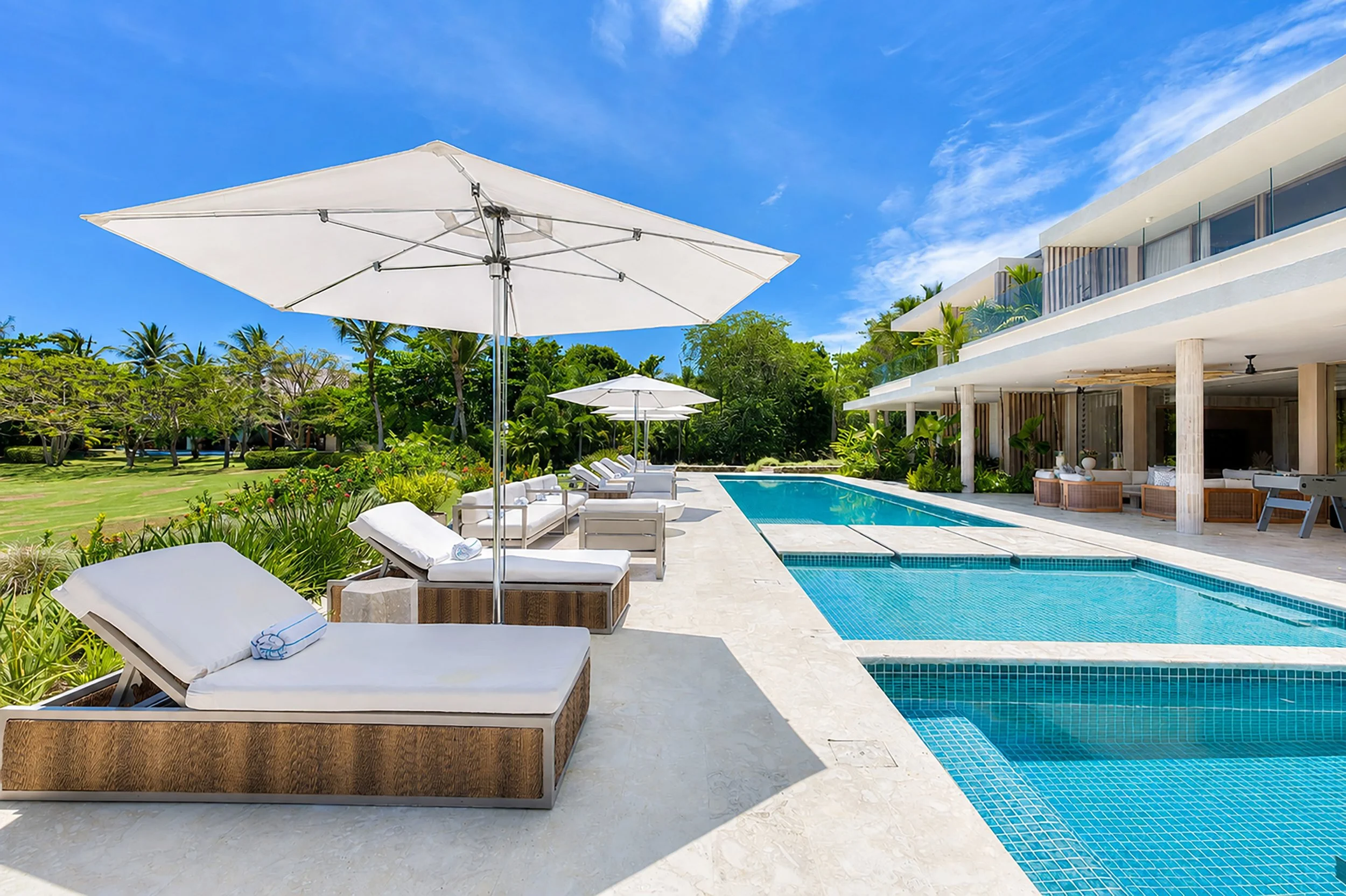044-pool side.jpg