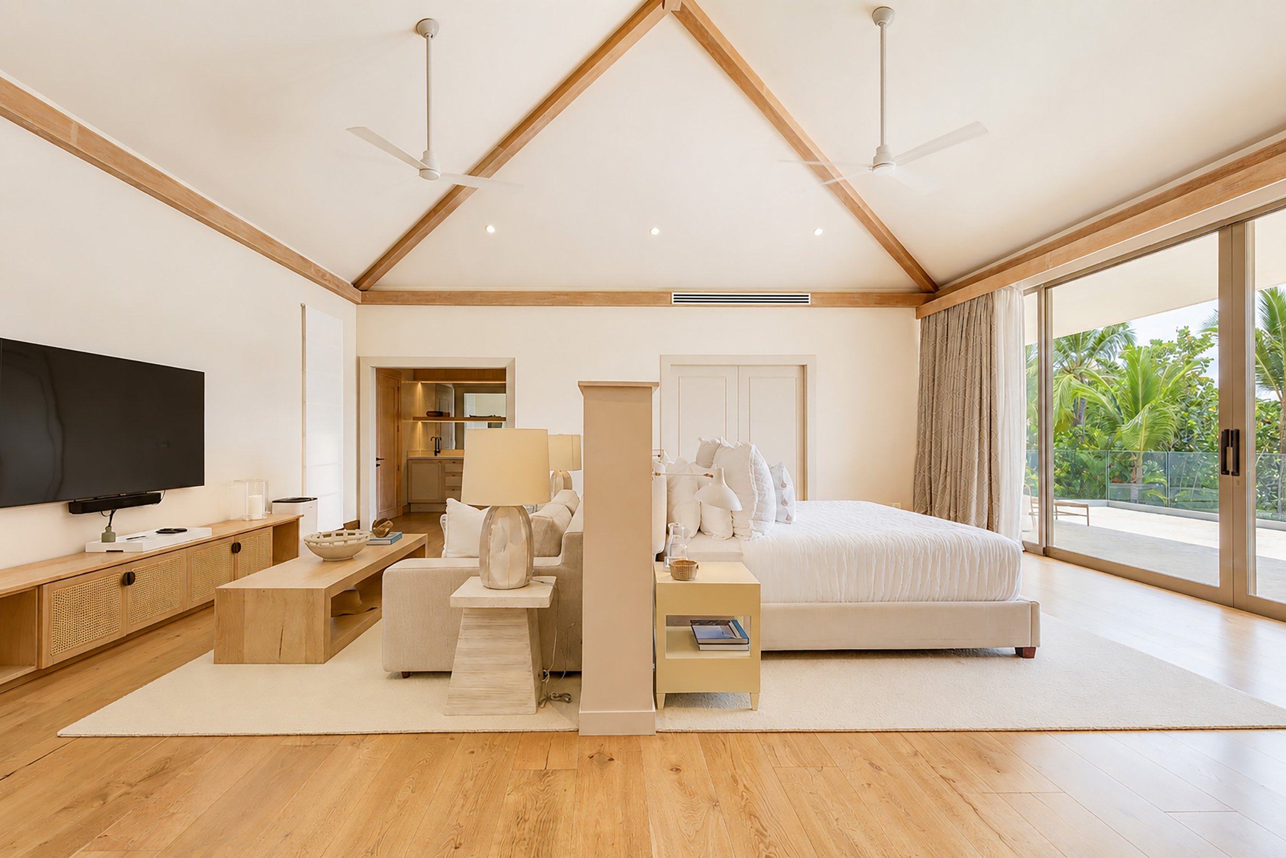 023-Master bedroom.jpg
