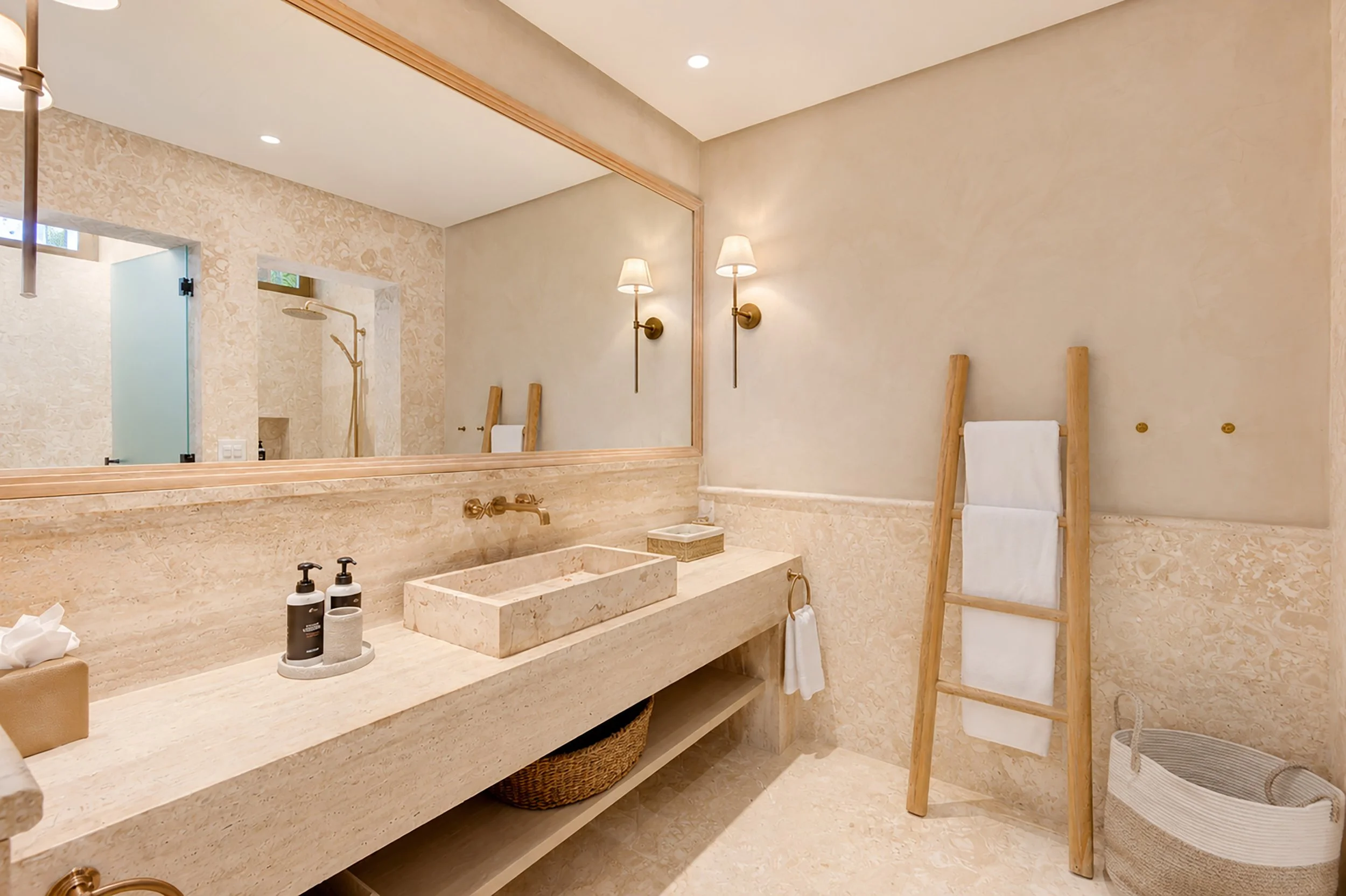 032-seventh bathroom.jpg