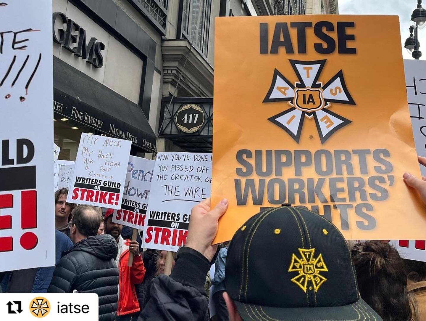 #Solidarity 👊🏻

#Repost @iatse with @use.repost
・・・
Workers united will never be defeated! Solidarity with @wgaeast and @writersguildwest! #Iatse