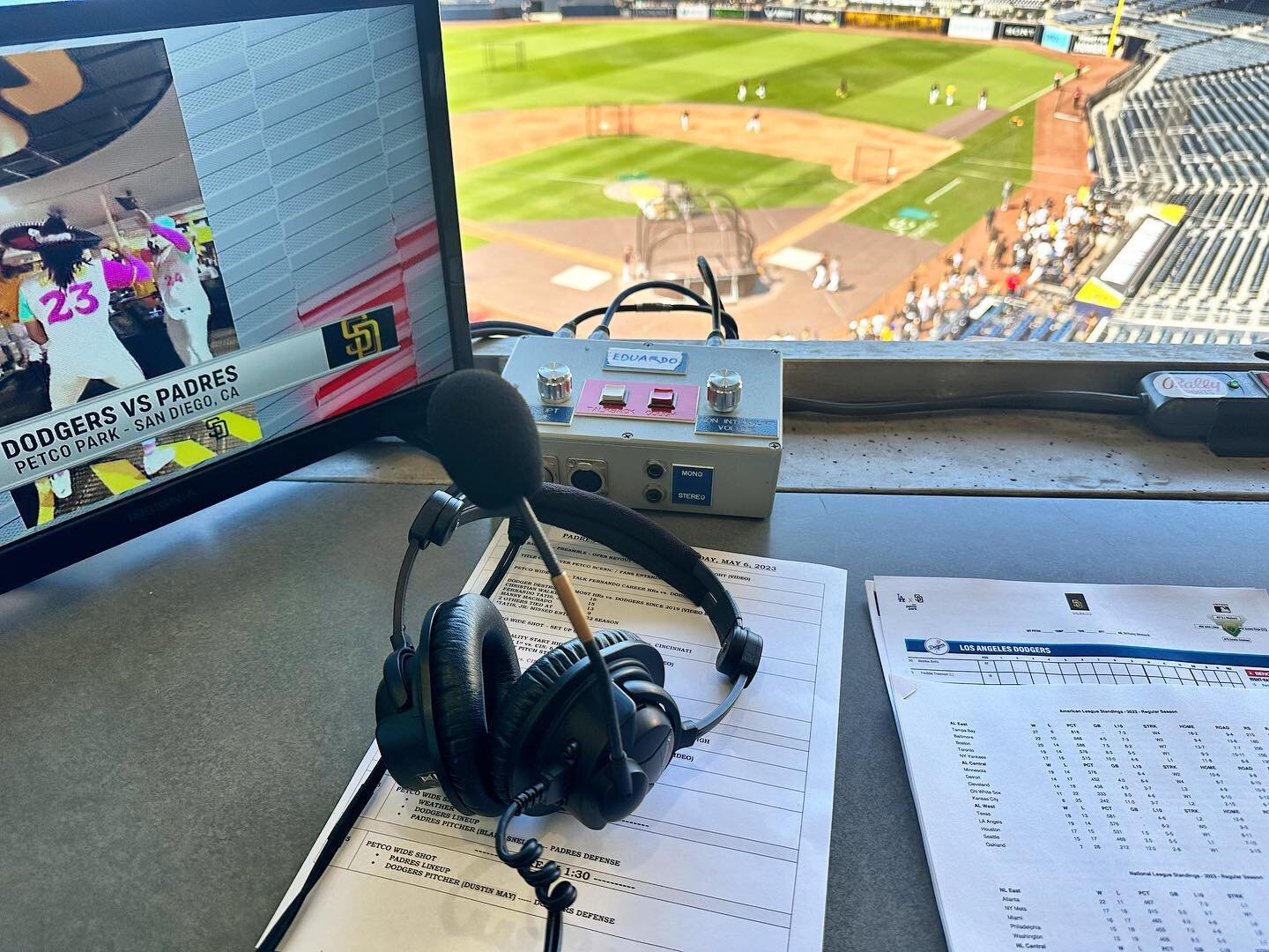 Did you know? Our #Local795 members also work the Spanish broadcast on @ballysportssd! Deportes announcers Eduardo Ortega (broadcast legend) and Carlos Hernandez (played on the 1998 @padres) are very well-loved in the San Diego market!! ⚾️⚾️