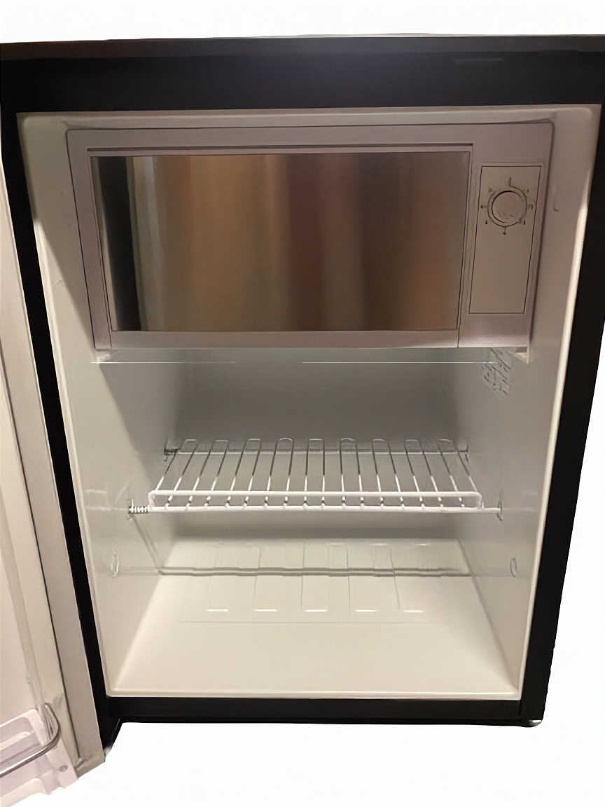 85L-Black-Freucamp_Sanjo-12V_24V-Compressor-Fridge-BCD-85-edited (3).png