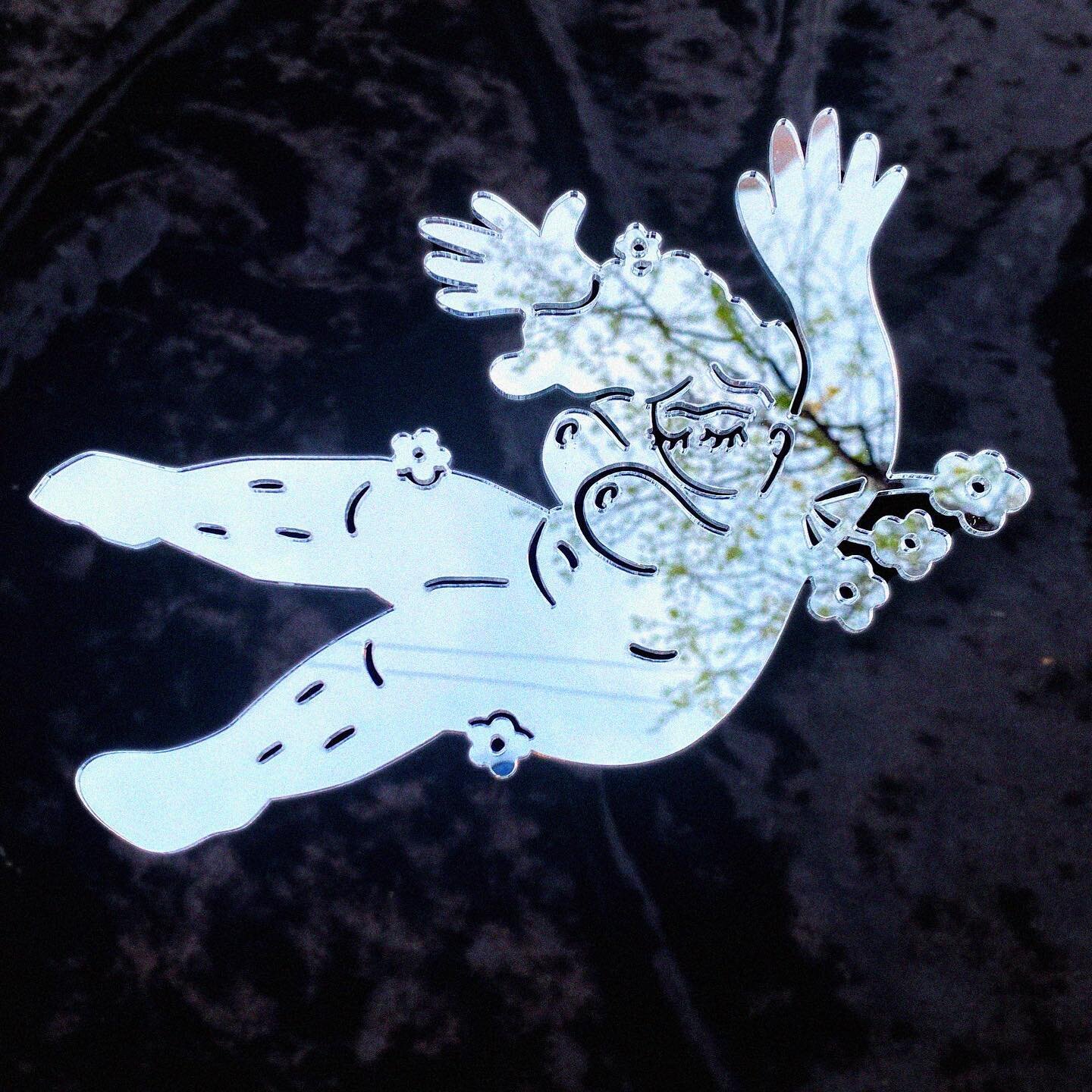 Happy Spring! New acrylic mirrors are FINALLY up on my website today 🐣🌸
Each comes with a little wipe cloth and the protective peel-off cover still on :]
Ships out May 1.