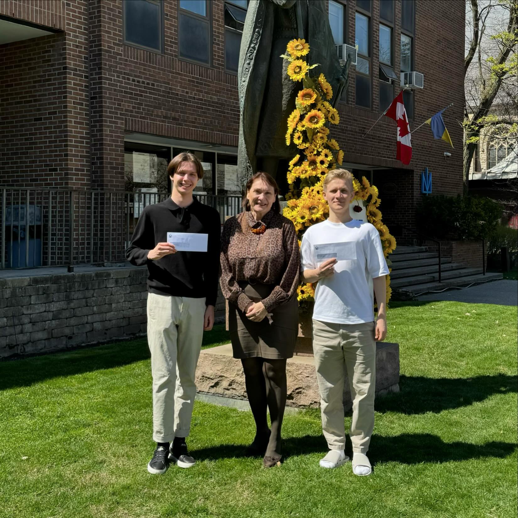 Congratulations to the recipients of the SVI scholarships this year!

This year SVI student residents Denys Svoboda (Arts and Science, Pharmacology, University of Toronto) and Roman Nykorovych (Music Performance, Artist Diploma Program at Glenn Gould