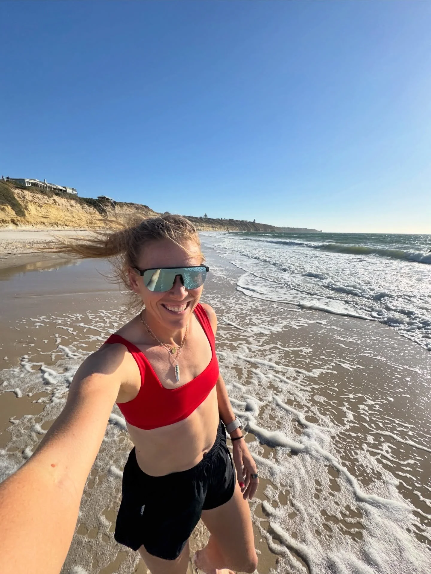 Photo dump from down under 🇦🇺 
1. Trying to cool down in this heat wave (was 107F/ 46C today)
2. Meeting new friends at a bike race who also run, keep you updated about bushfires 🧑&zwj;🚒 and help get my groceries when all I have is a bike for tra