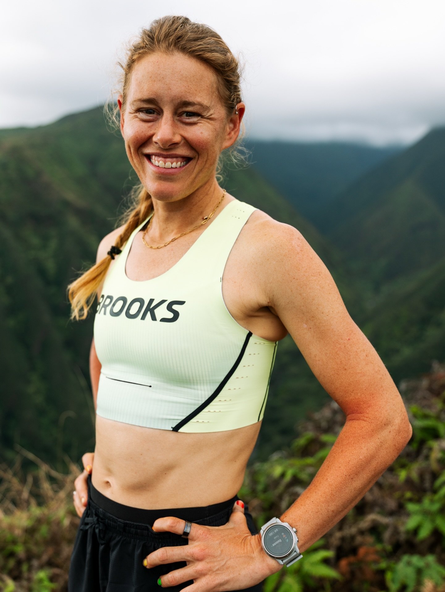 Excited for the year ahead with @brookstrailrunners. Feeling inspired and motivated after our team camp (read photoshoot 👀) over in Hawaii 🏝️ 🏃🏼&zwj;♀️ 

📸 the slayer @somerrunner