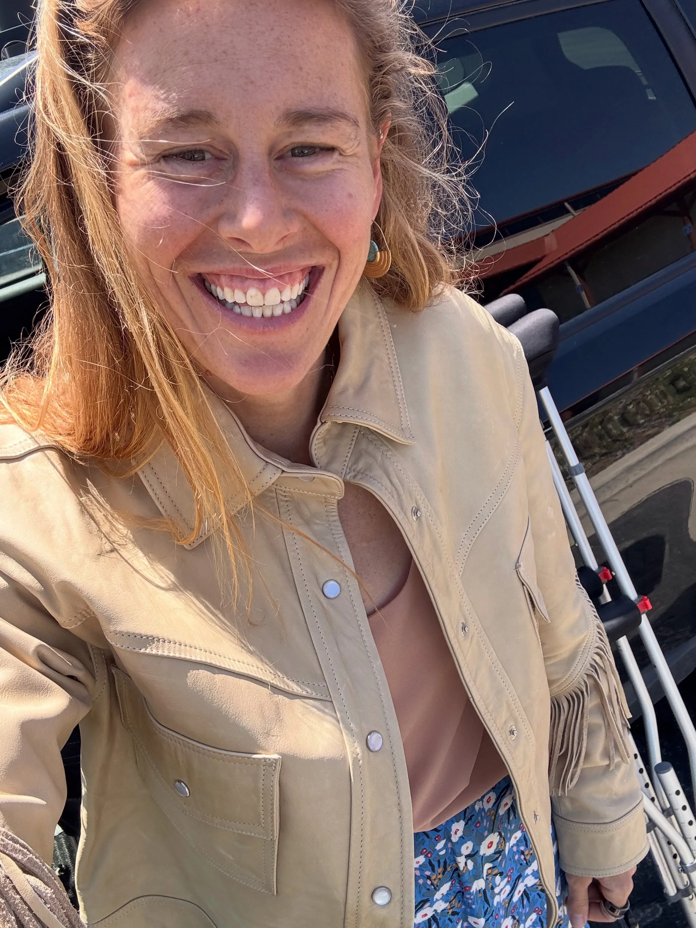 All smiles over here. Some updates post crutches life. 

🚶&zwj;♀️ I&rsquo;ve never been so happy going to the grocery store and leaving my crutches in the car! 😁
🤗 coming up with creative rides - like meeting my parents halfway at a coffee shop to