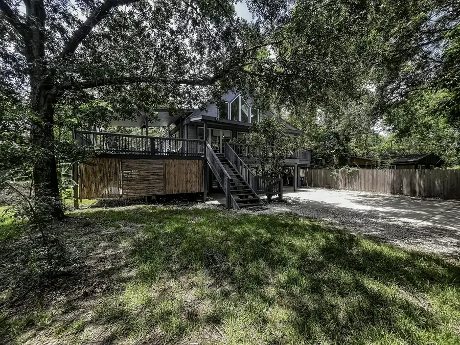 Azul House driveway and grounds — men's recovery home The Woodlands TX