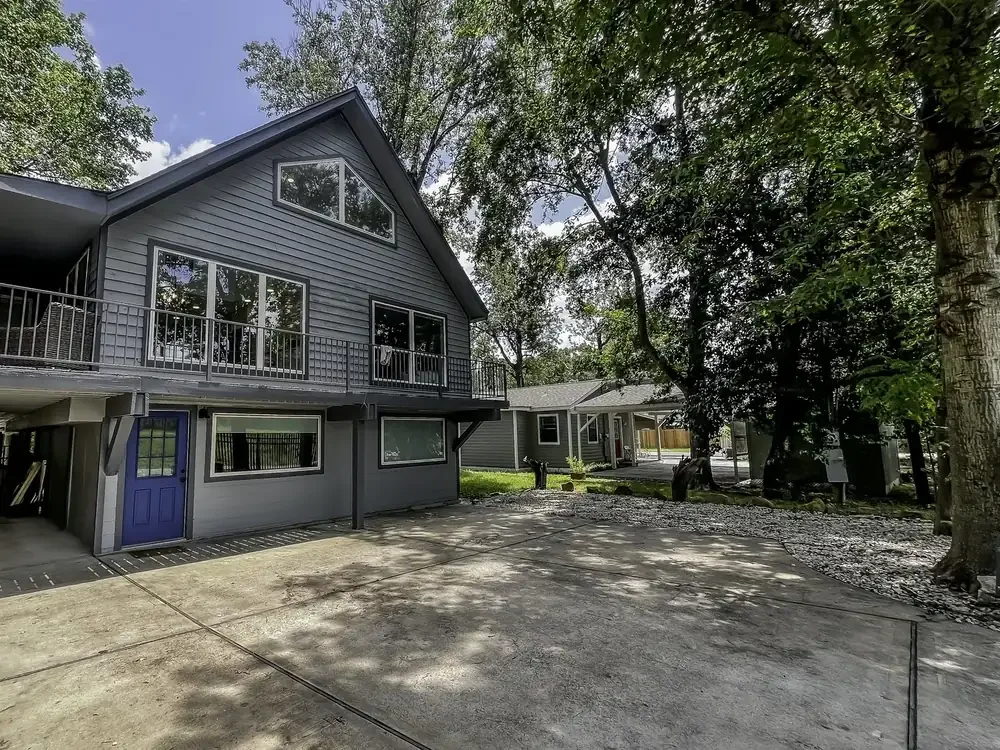 Azul House driveway and grounds — men's recovery home The Woodlands TX