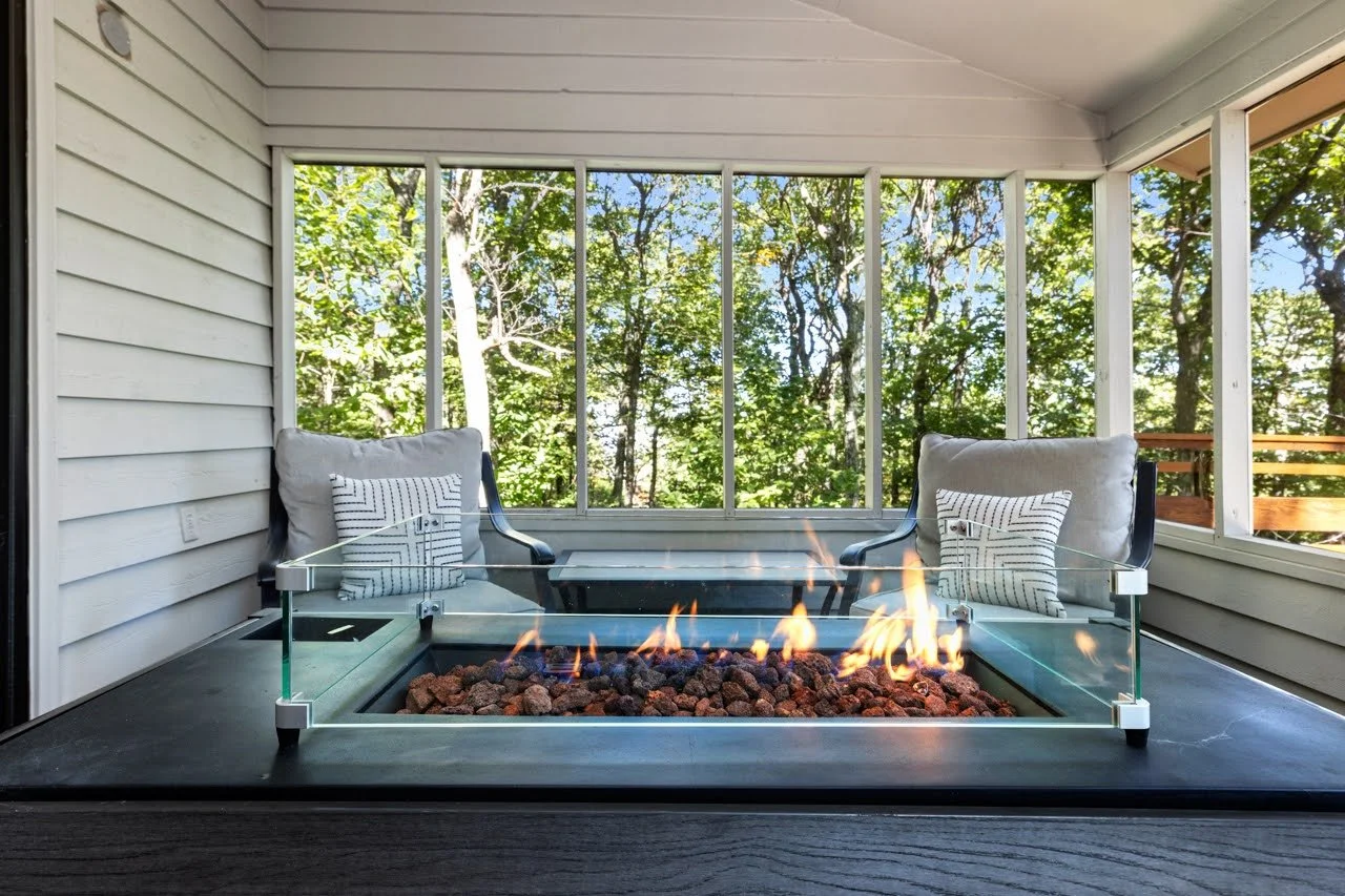 Screenedporch1.JPG