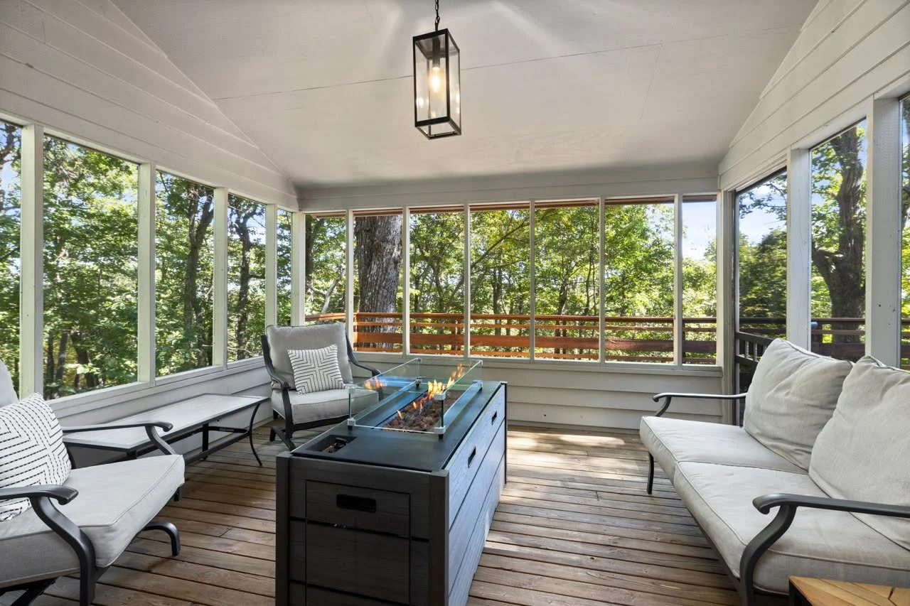 SCreenedporch2.JPG