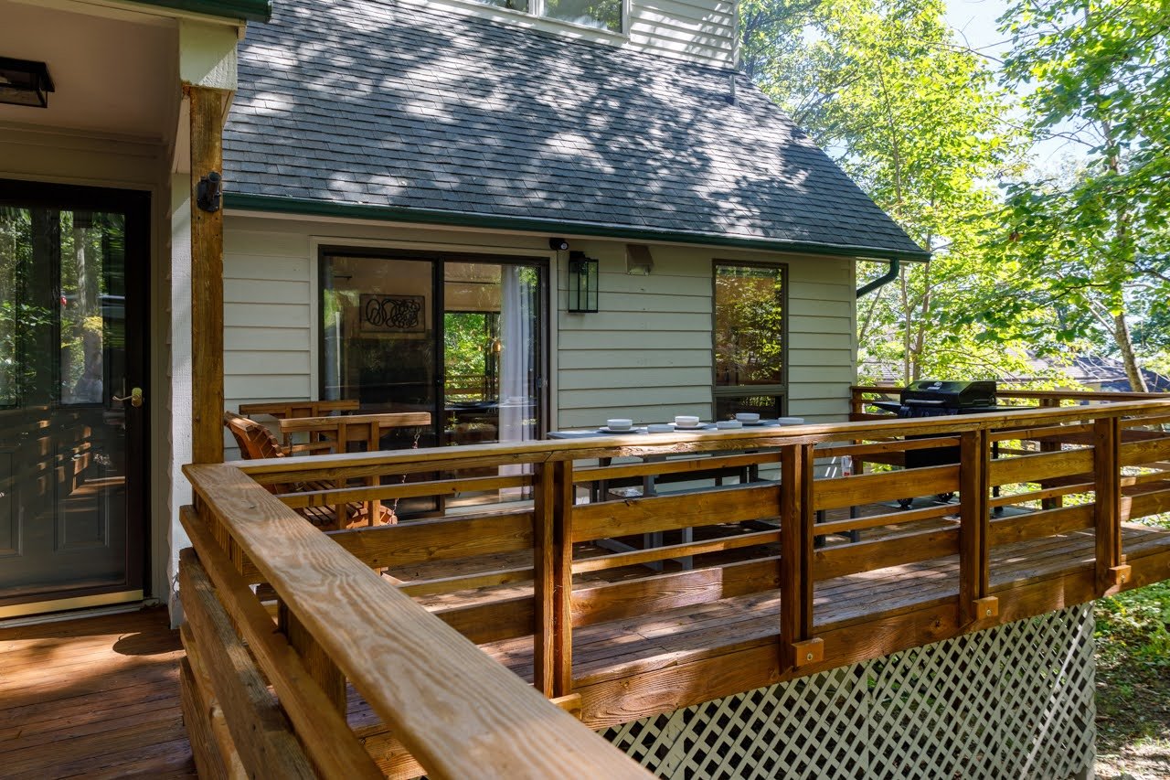 Exterior.Dining.JPG