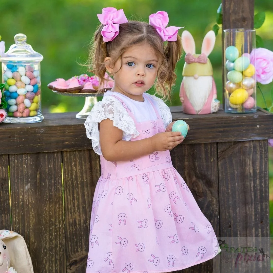 If you&rsquo;re planning to stop in this week&hellip; 𝗿𝗲𝗮𝗱 𝘁𝗵𝗶𝘀 𝗳𝗶𝗿𝘀𝘁 👀
undefined
Here are 3 𝘵𝘩𝘪𝘯𝘨𝘴 going FAST right now:
1. Transitional outfits (think: not quite winter, not quite spring)
👉 These are going FAST because everyone