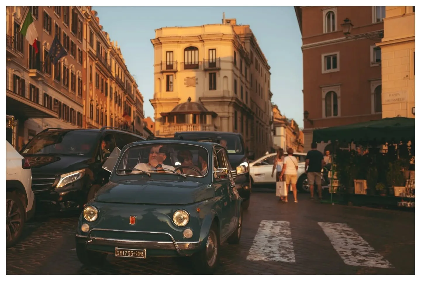 Due giorni a Roma

(2 days in Rome)

Had a magnificent stop on our way to shoot a wedding in Tuscany. 

Apricot Gelato &gt; all others 

Shot on a @fujifilmx_us @fujifilmitalia #fujifilmx100v #italia #rome #travel 

Stay on the lookout for more