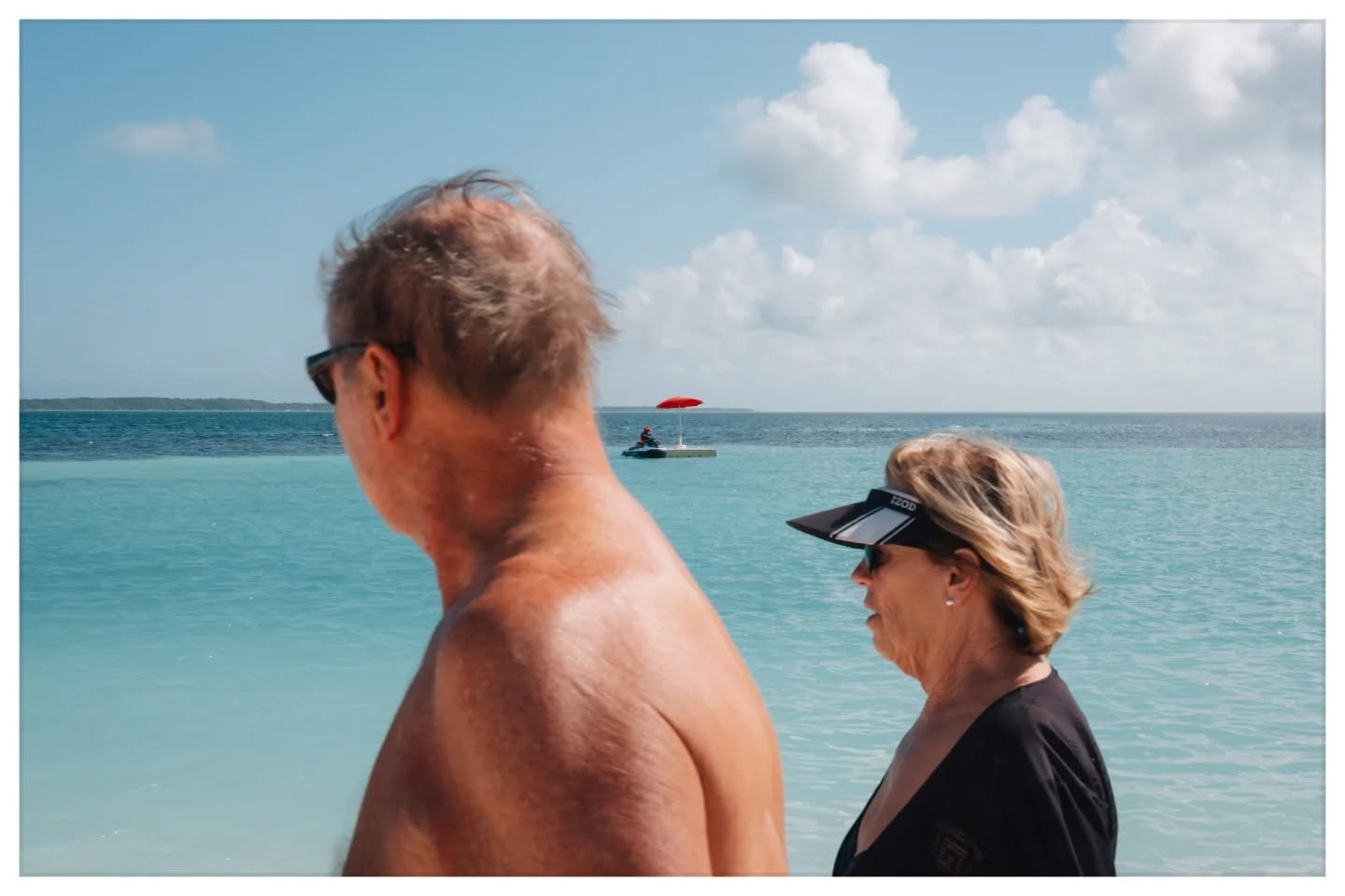 Stepping on the beach ⛱️ 

My Brazilian brother &gt; yours

#fujilove #fujifilmx100v #fujifilmxseries