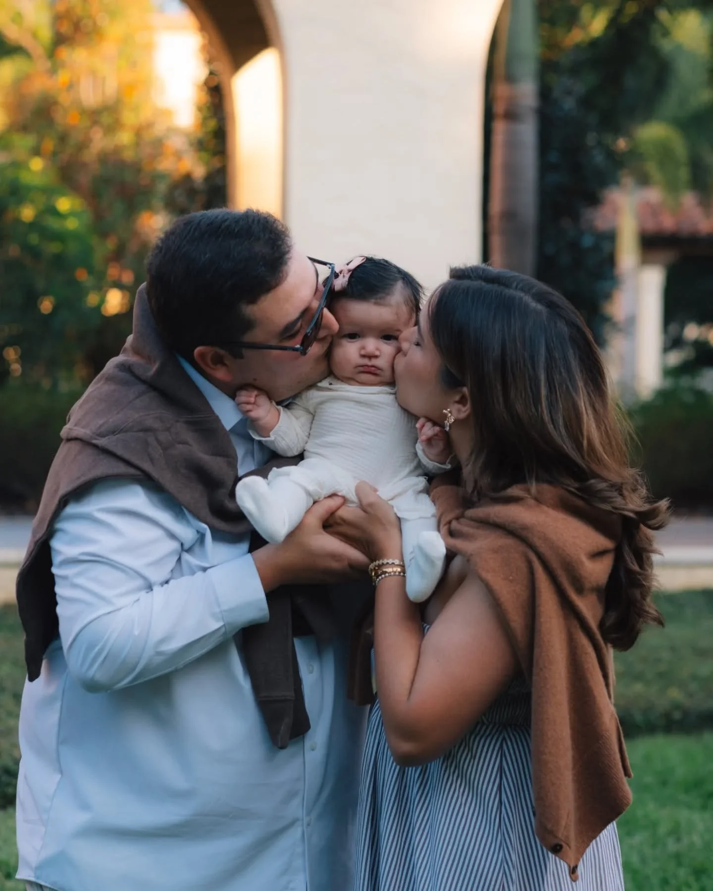 family shoot | stella, juan, olivia, &amp; mila 

what a JOY to be behind the camera for baby olivia's first photoshoot!!

📸 @logwins