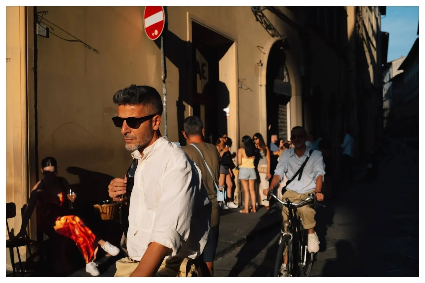 via Santo Spirito e via Maffia 📍

Passersby, tourists, photographers, bikers, all lit up for just a bit at the corner of Santo Spirito and Maffia.

Some humans

#myfujifilmlegacy #fujifilm #italy #florence