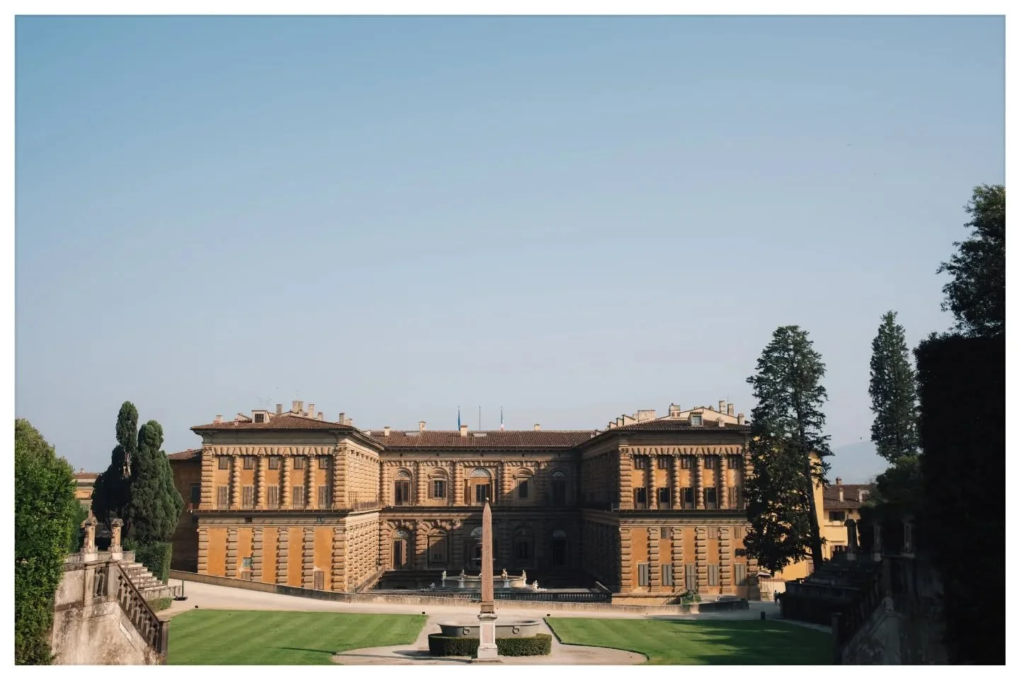 In, out, and around the Pitti Palace 
1/2

Shot on the trusted #fujifilmx100v #fujifilmitalia #fujilove