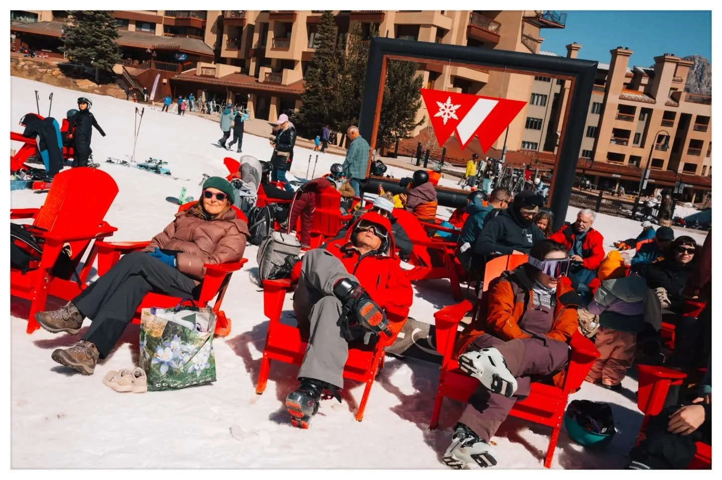 Avant ou Apres?

#leicaq3 #leica #purgatory #ski