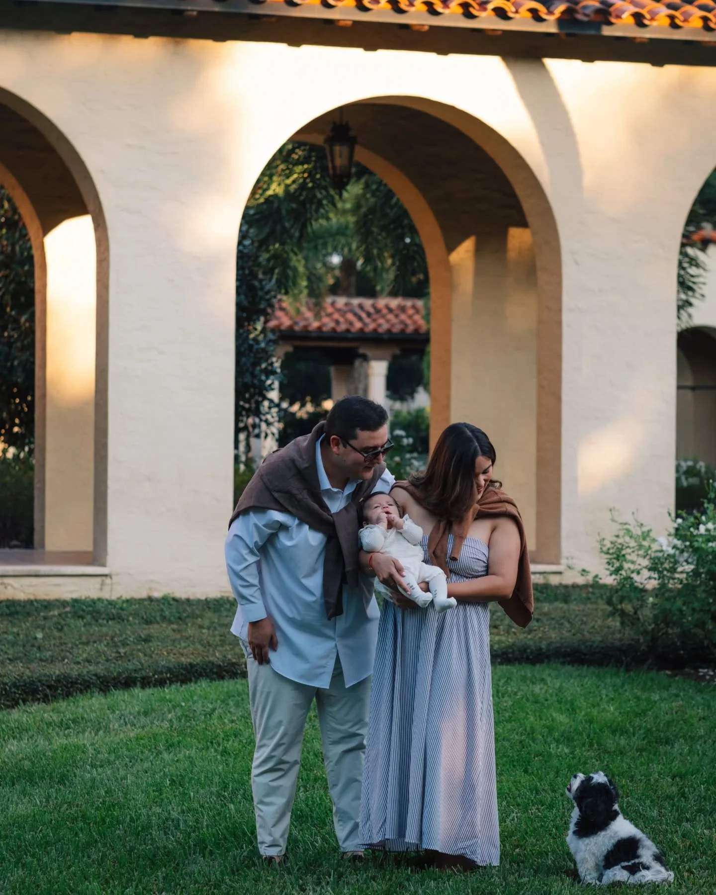 "can my dog come?" 

looking to update your family photos? we'd love to capture your whole family! let's chat about how to best incorporate your furry family members into your next photoshoot🐶✨

📸 @logwins