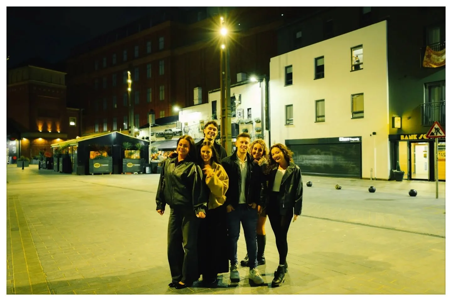 A night out in Belfast 

April 11th, 2026

#leicaq3 #leica #belfast #ireland