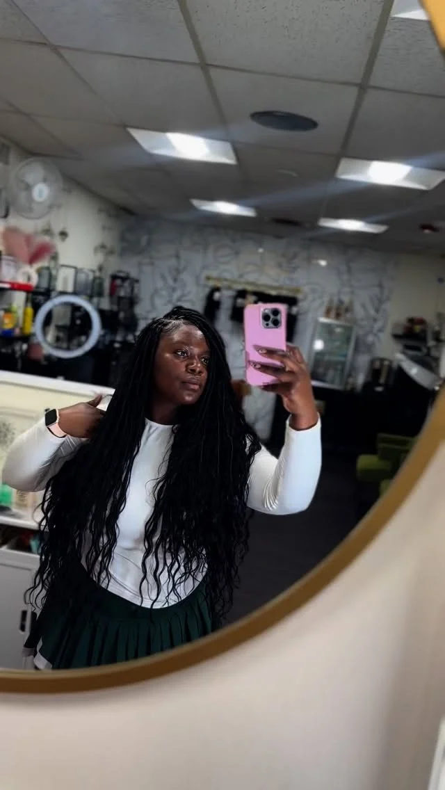 Location: Braintree, MA
Booking Site: www.Penthouse.Salon
Style Name: Penthouse Locs
Using @ygwigs loose wave faux locs
Stylist: @xtrandsbyjealynnann