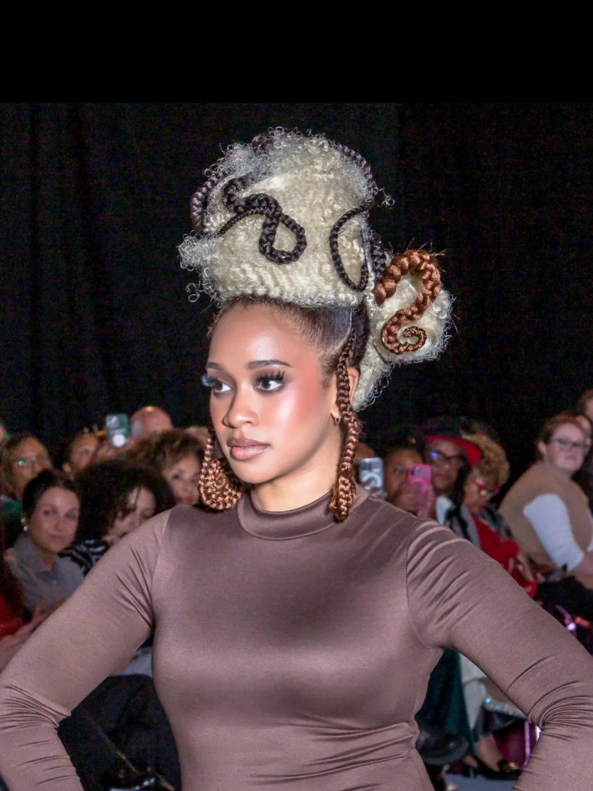 Amazing photos by @bash_pics 
Model- @nyleahfebles 
MUA- @estheticswithmalazia 
Hairstylist- @chinola_curls 

Stunning show @texturetakesthestage 

#hairartist #hairart #marieantoniette #medusa #boston #bostonhair #naturalhairstylist #bostonhairstyli