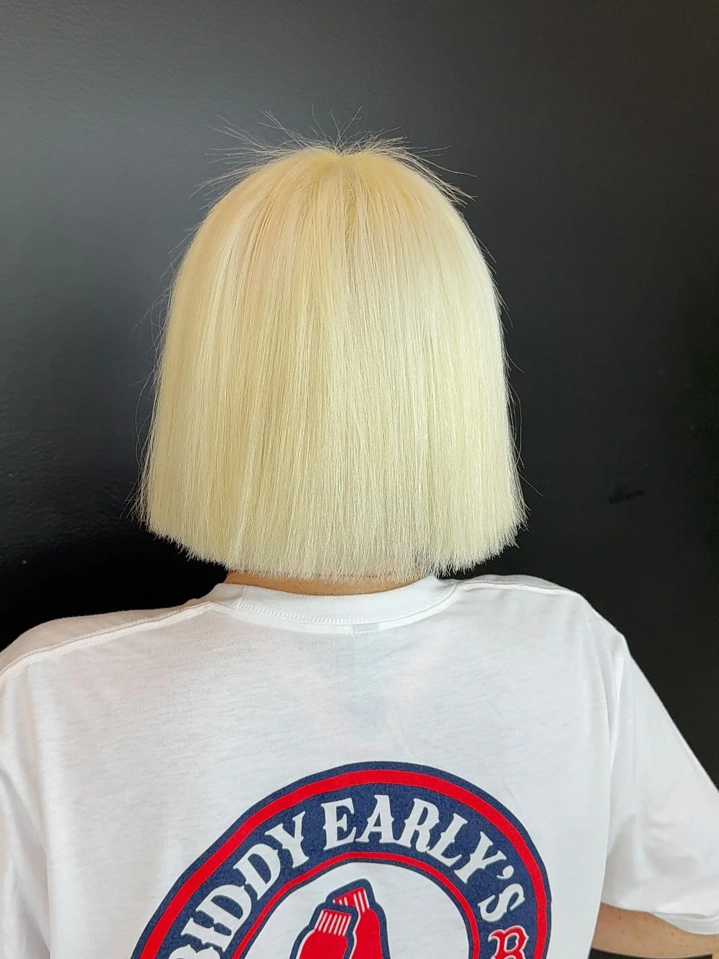 ✨ Clean cut, cool tone. This icy blonde bob is everything.
#IcyBlonde #BlondeBob #HairRefresh #CoolToneBlonde #BlondeGoals #BobCut #FreshHair #BlondeTransformation #ModernBlonde #SalonGlowUp #BlondeVibes #HairInspo #BlondeMagic #CoolBlonde #chicbob #