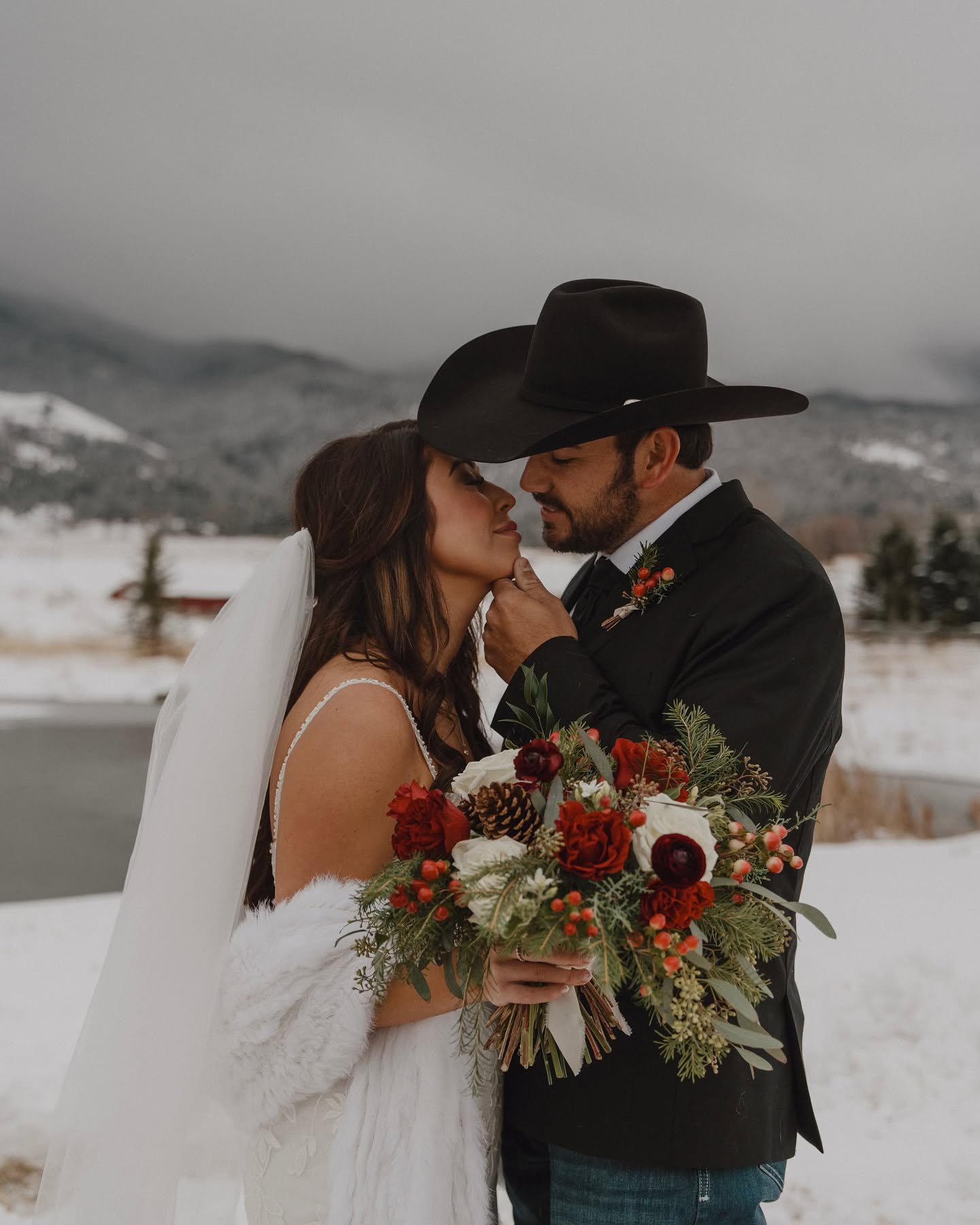 Winter weddings just hit different&hellip;
.
.
This Montana winter inspired wedding actually took place in March and was full of hypericum berries, evergreens, and white out conditions. 
.
.
.
.
Photo/video: @elevatemediamt and&nbsp;@landondeanphotog