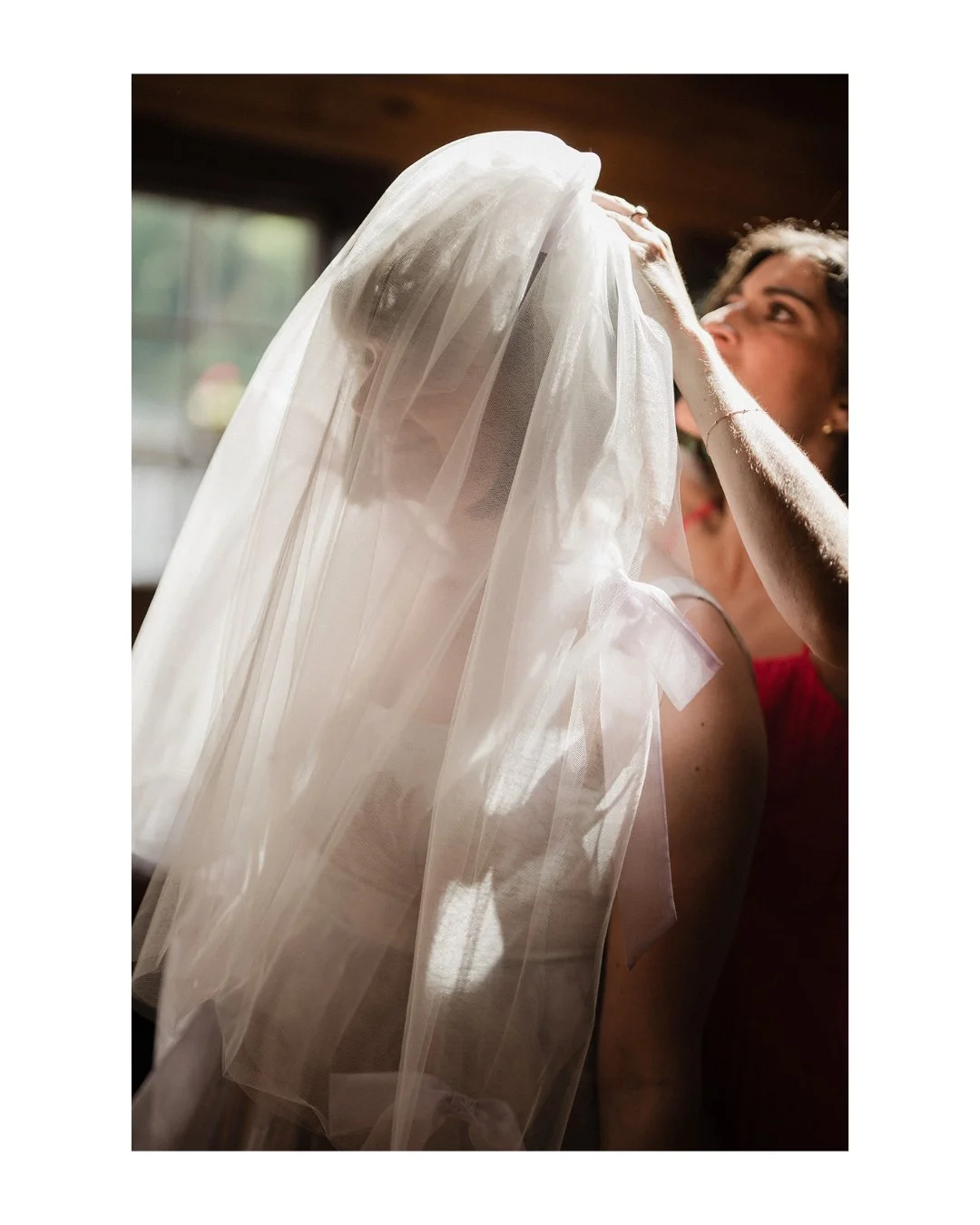 Disco Wedding at Ogontz Resort in the White Mountains 🪩 

Styling @alysiacolestyling 
Florals @nalpss
Makeup @____bepretty
Venue: @ogontzwhitemountainsresort
DJ: @theglitterboys
Dress @loulettebride
Shoes @fluevog
Veil @madisonchamberlain_