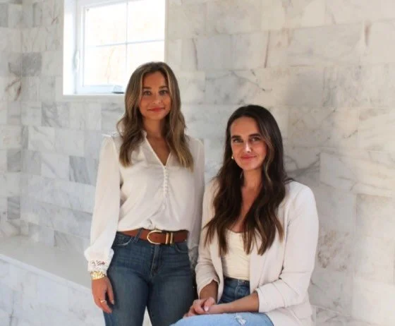 Flashback Friday 🛁✨
Just two besties hanging in a bathroom we designed 💁&zwj;♀️

Still one of our favorite projects, and always one of our favorite humans to create for @allisonkhauck