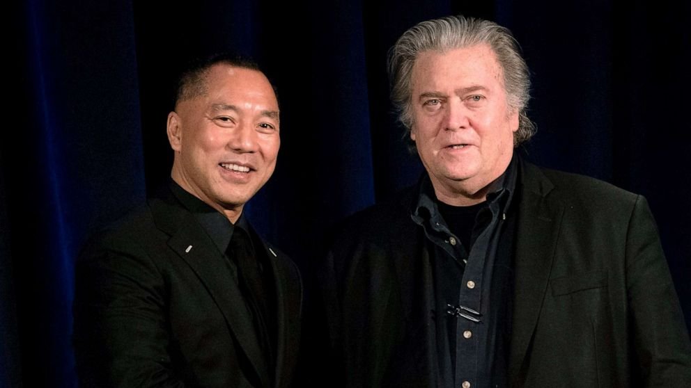 流亡的中国亿万富翁郭文贵,史蒂夫·班农的盟友,被联邦调查局逮捕郭文贵被指控策划了 10 亿美元的诈骗案。